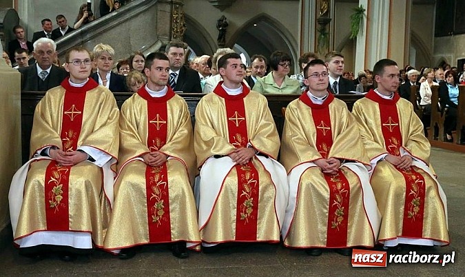 Zdjęcie w galerii na portalu naszraciborz.pl: Święcenia prezbiteratu w katedrze opolskiej wiadomości z regionu