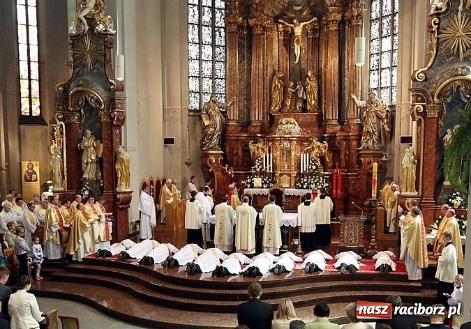 Zdjęcie w galerii na portalu naszraciborz.pl: Święcenia prezbiteratu w katedrze opolskiej wiadomości z regionu