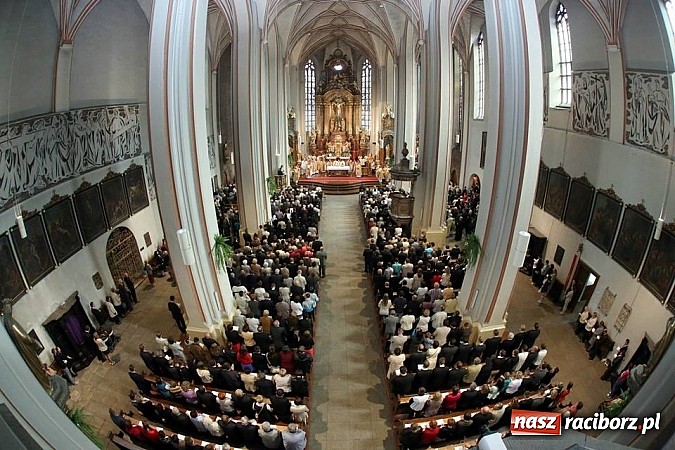 Zdjęcie w galerii na portalu naszraciborz.pl: Święcenia prezbiteratu w katedrze opolskiej wiadomości z regionu