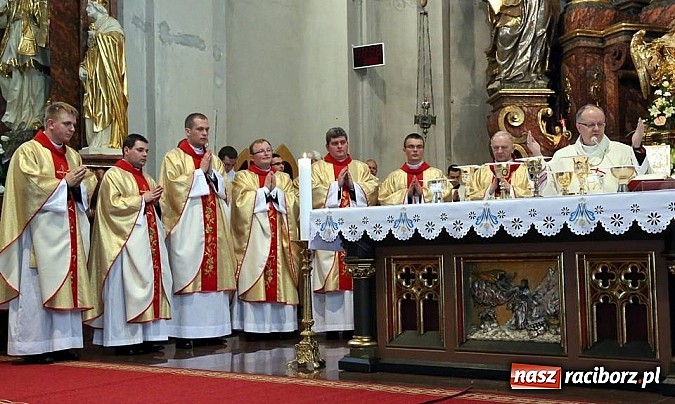Zdjęcie w galerii na portalu naszraciborz.pl: Święcenia prezbiteratu w katedrze opolskiej wiadomości z regionu