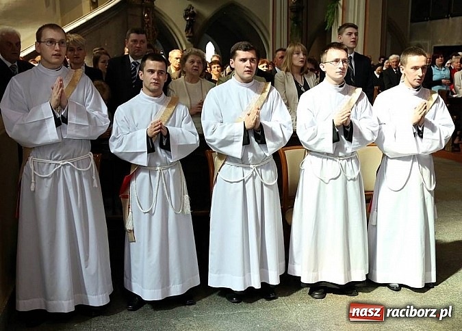 Zdjęcie w galerii na portalu naszraciborz.pl: Święcenia prezbiteratu w katedrze opolskiej wiadomości z regionu