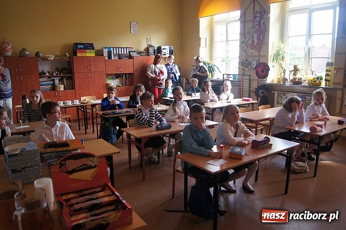 Zdjęcie w galerii na portalu naszraciborz.pl: Międzyszkolny Konkurs Lektur w SP4 wiadomości z regionu