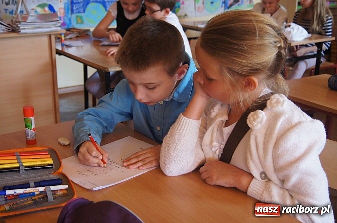 Zdjęcie w galerii na portalu naszraciborz.pl: Międzyszkolny Konkurs Lektur w SP4 wiadomości z regionu