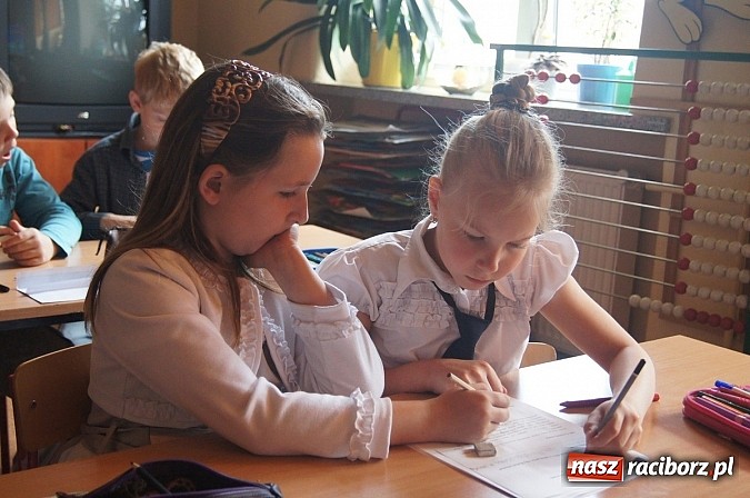 Zdjęcie w galerii na portalu naszraciborz.pl: Międzyszkolny Konkurs Lektur w SP4 wiadomości z regionu