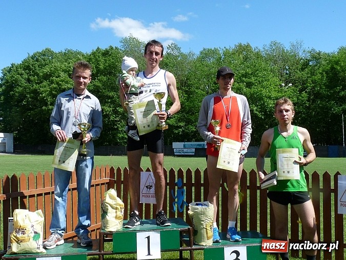 Zdjęcie w galerii na portalu naszraciborz.pl: Bieg ulicami Baborowa - Antczak wygrywa wiadomości z regionu