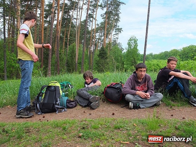 Zdjęcie w galerii na portalu naszraciborz.pl: Kuźniańska młodzież szukała skarbów za pomocą odbiornika GPS wiadomości z regionu