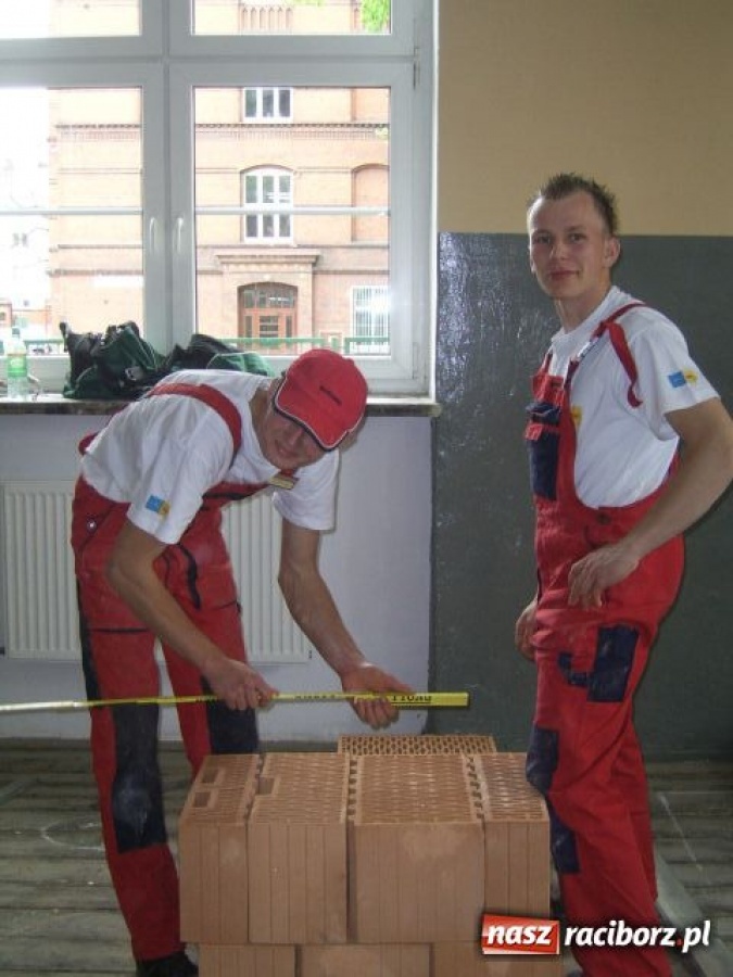 Zdjęcie w galerii na portalu naszraciborz.pl: Murarze do dzieła! wiadomości z regionu