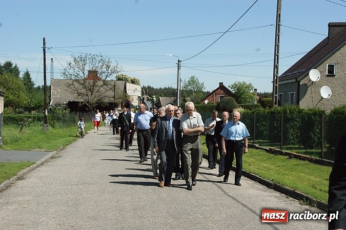 Zdjęcie w galerii na portalu naszraciborz.pl: Procesja ku czci św. Urbana w Rudzie Kozielskiej wiadomości z regionu