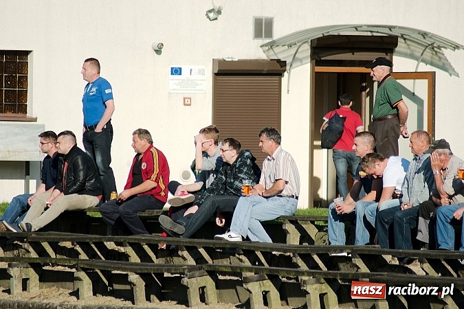 Zdjęcie w galerii na portalu naszraciborz.pl: A klasowy dreszczowiec. Dobra passa Tworkowa trwa wiadomości z regionu