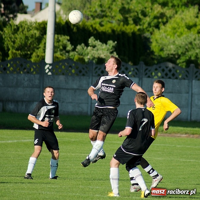 Zdjęcie w galerii na portalu naszraciborz.pl: A klasowy dreszczowiec. Dobra passa Tworkowa trwa wiadomości z regionu
