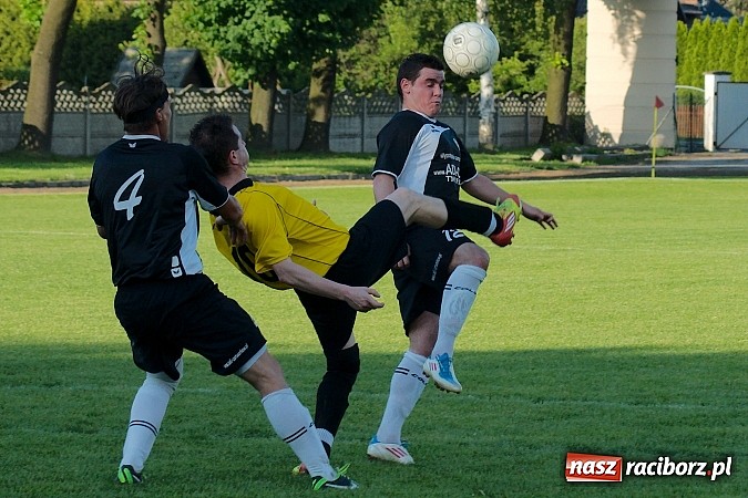 Zdjęcie w galerii na portalu naszraciborz.pl: A klasowy dreszczowiec. Dobra passa Tworkowa trwa wiadomości z regionu