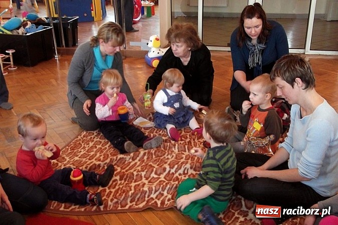 Zdjęcie w galerii na portalu naszraciborz.pl: Fiku-miku uczciło Dzień Mamy wiadomości z regionu
