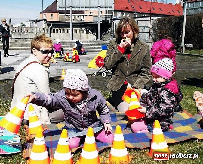 Zdjęcie w galerii na portalu naszraciborz.pl: Fiku-miku uczciło Dzień Mamy wiadomości z regionu