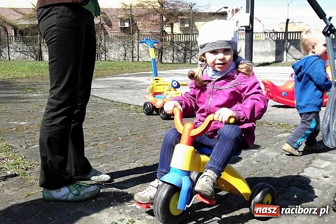 Zdjęcie w galerii na portalu naszraciborz.pl: Fiku-miku uczciło Dzień Mamy wiadomości z regionu