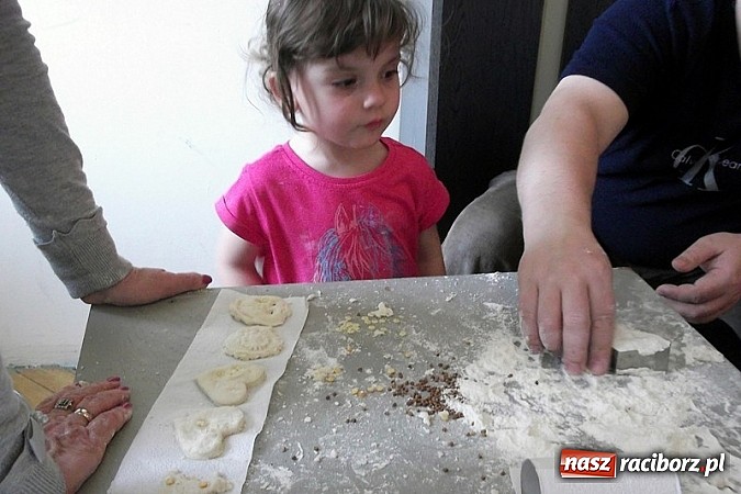 Zdjęcie w galerii na portalu naszraciborz.pl: Fiku-miku uczciło Dzień Mamy wiadomości z regionu