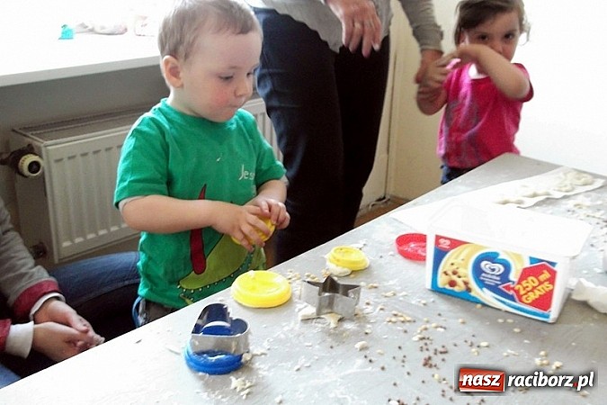 Zdjęcie w galerii na portalu naszraciborz.pl: Fiku-miku uczciło Dzień Mamy wiadomości z regionu