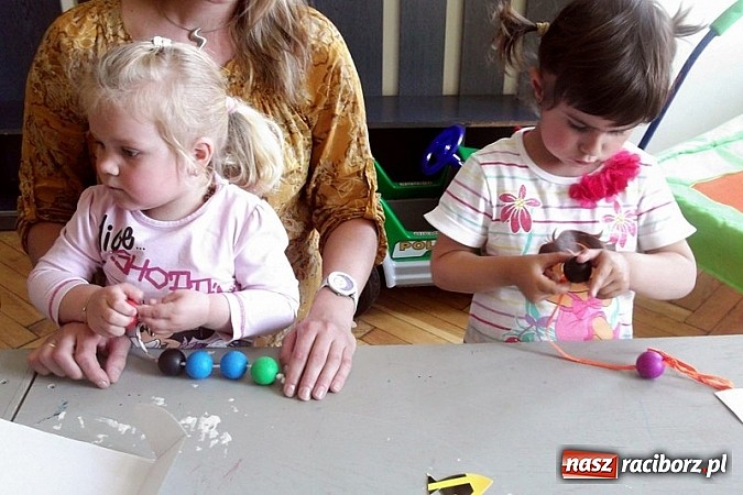 Zdjęcie w galerii na portalu naszraciborz.pl: Fiku-miku uczciło Dzień Mamy wiadomości z regionu