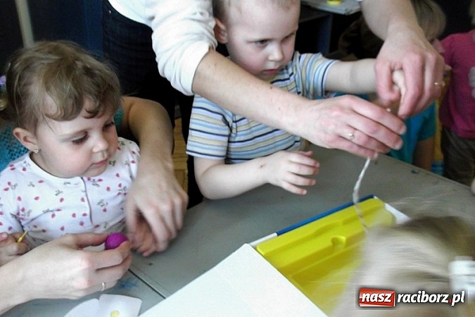 Zdjęcie w galerii na portalu naszraciborz.pl: Fiku-miku uczciło Dzień Mamy wiadomości z regionu