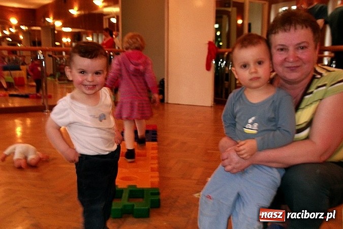 Zdjęcie w galerii na portalu naszraciborz.pl: Fiku-miku uczciło Dzień Mamy wiadomości z regionu