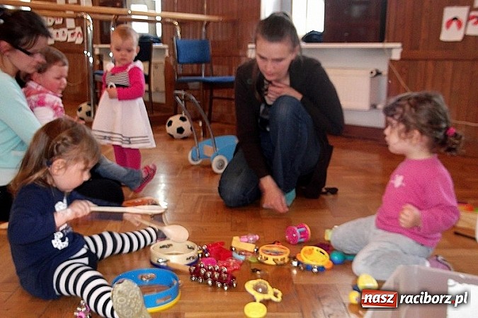 Zdjęcie w galerii na portalu naszraciborz.pl: Fiku-miku uczciło Dzień Mamy wiadomości z regionu