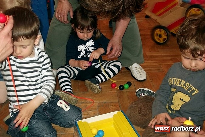 Zdjęcie w galerii na portalu naszraciborz.pl: Fiku-miku uczciło Dzień Mamy wiadomości z regionu