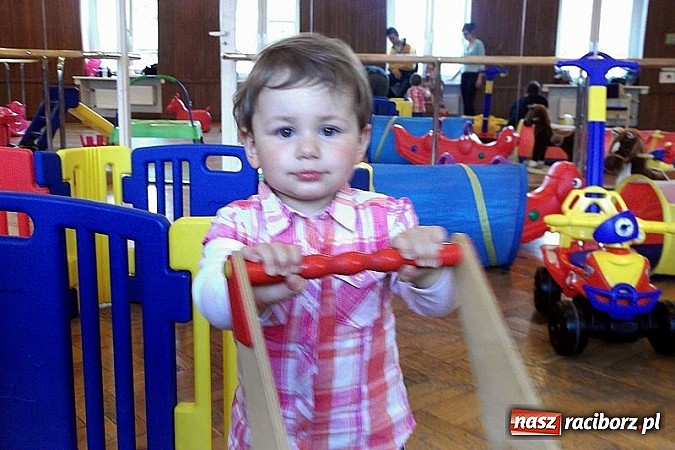 Zdjęcie w galerii na portalu naszraciborz.pl: Fiku-miku uczciło Dzień Mamy wiadomości z regionu