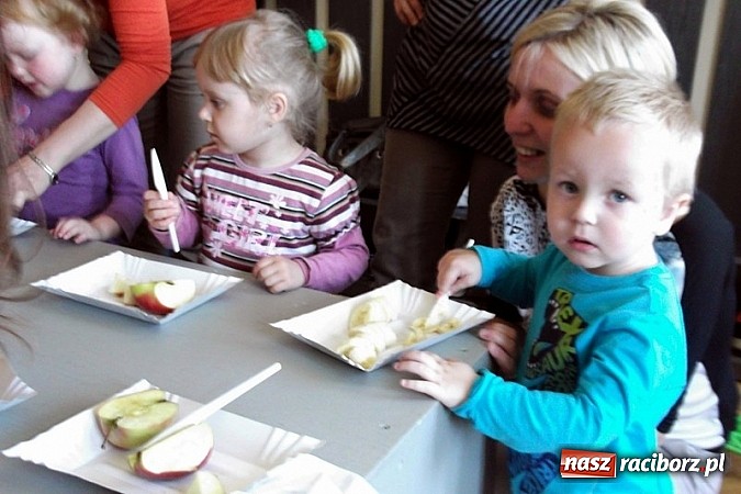 Zdjęcie w galerii na portalu naszraciborz.pl: Fiku-miku uczciło Dzień Mamy wiadomości z regionu