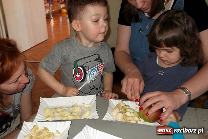 Zdjęcie w galerii na portalu naszraciborz.pl: Fiku-miku uczciło Dzień Mamy wiadomości z regionu