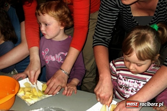 Zdjęcie w galerii na portalu naszraciborz.pl: Fiku-miku uczciło Dzień Mamy wiadomości z regionu