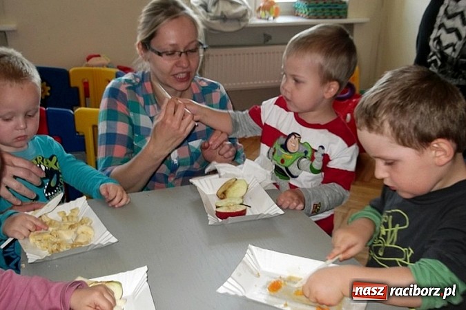 Zdjęcie w galerii na portalu naszraciborz.pl: Fiku-miku uczciło Dzień Mamy wiadomości z regionu
