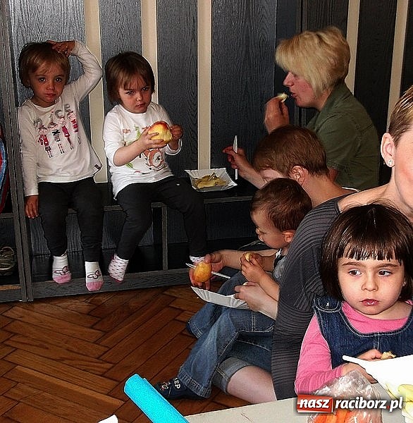 Zdjęcie w galerii na portalu naszraciborz.pl: Fiku-miku uczciło Dzień Mamy wiadomości z regionu