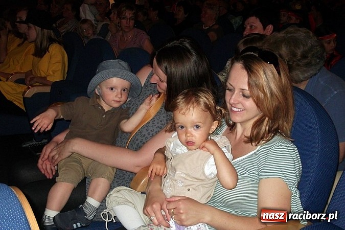 Zdjęcie w galerii na portalu naszraciborz.pl: Fiku-miku uczciło Dzień Mamy wiadomości z regionu