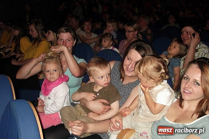 Zdjęcie w galerii na portalu naszraciborz.pl: Fiku-miku uczciło Dzień Mamy wiadomości z regionu