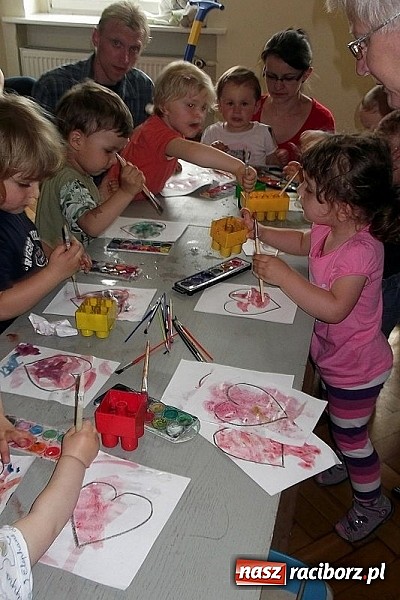 Zdjęcie w galerii na portalu naszraciborz.pl: Fiku-miku uczciło Dzień Mamy wiadomości z regionu