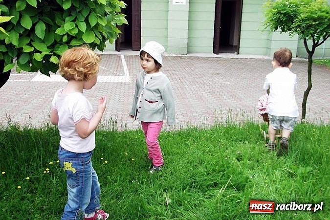 Zdjęcie w galerii na portalu naszraciborz.pl: Fiku-miku uczciło Dzień Mamy wiadomości z regionu