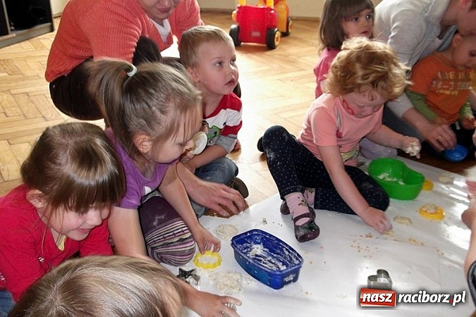 Zdjęcie w galerii na portalu naszraciborz.pl: Fiku-miku uczciło Dzień Mamy wiadomości z regionu