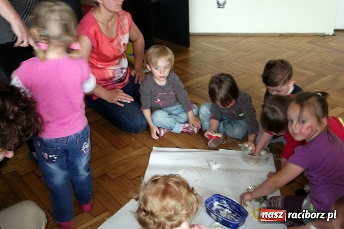 Zdjęcie w galerii na portalu naszraciborz.pl: Fiku-miku uczciło Dzień Mamy wiadomości z regionu