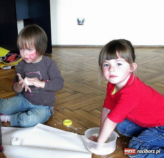 Zdjęcie w galerii na portalu naszraciborz.pl: Fiku-miku uczciło Dzień Mamy wiadomości z regionu