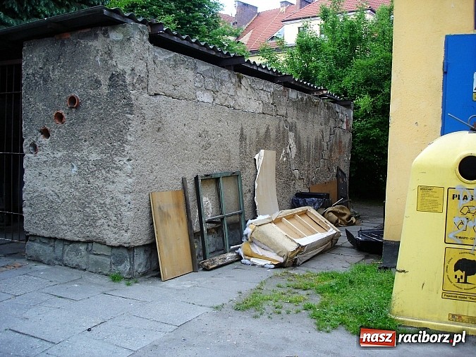 Zdjęcie w galerii na portalu naszraciborz.pl: Bywało, że śmieci leżały nawet miesiąc... wiadomości z regionu