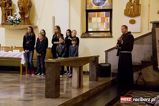 Zdjęcie w galerii na portalu naszraciborz.pl: Noc Kościołów w parafii św. Paschalisa na Płoni wiadomości z regionu