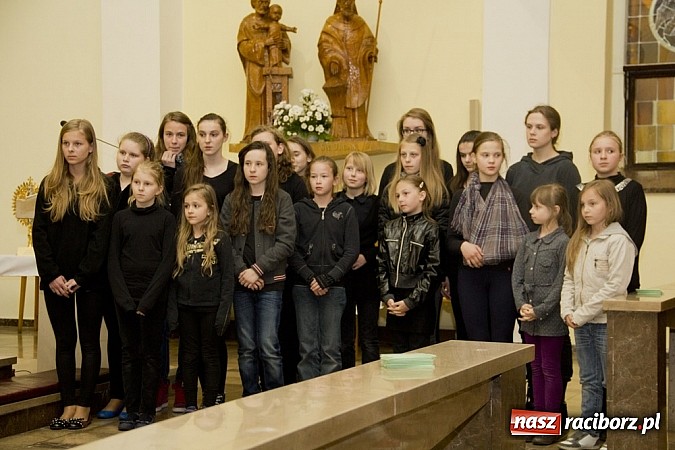 Zdjęcie w galerii na portalu naszraciborz.pl: Noc Kościołów w parafii św. Paschalisa na Płoni wiadomości z regionu