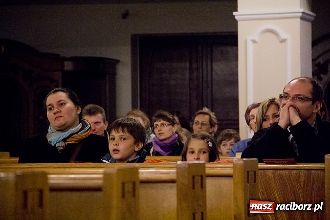 Zdjęcie w galerii na portalu naszraciborz.pl: Noc Kościołów w parafii św. Paschalisa na Płoni wiadomości z regionu