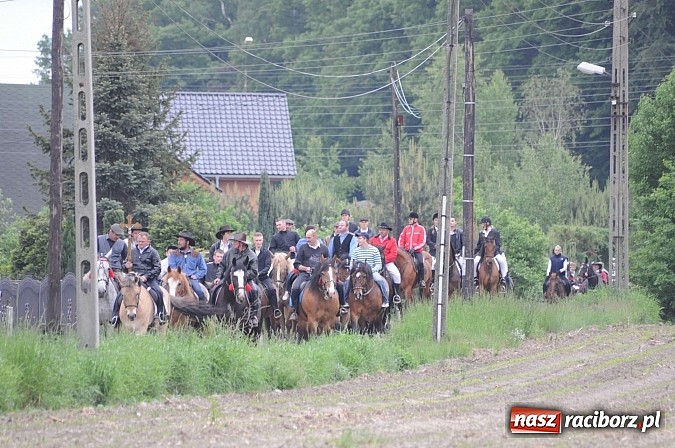 Zdjęcie w galerii na portalu naszraciborz.pl: Brzeska procesja ze świętym Urbanem. Dziękowali za łaski i prosili o urodzaj wiadomości z regionu