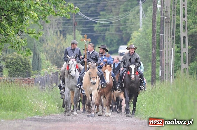 Zdjęcie w galerii na portalu naszraciborz.pl: Brzeska procesja ze świętym Urbanem. Dziękowali za łaski i prosili o urodzaj wiadomości z regionu