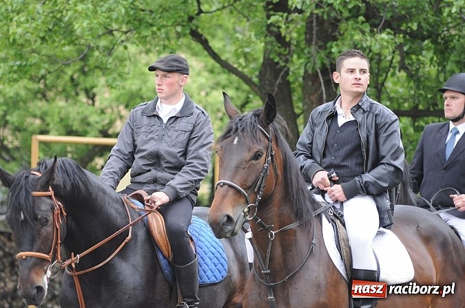 Zdjęcie w galerii na portalu naszraciborz.pl: Brzeska procesja ze świętym Urbanem. Dziękowali za łaski i prosili o urodzaj wiadomości z regionu