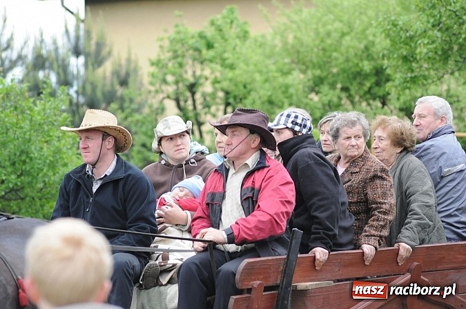 Zdjęcie w galerii na portalu naszraciborz.pl: Brzeska procesja ze świętym Urbanem. Dziękowali za łaski i prosili o urodzaj wiadomości z regionu