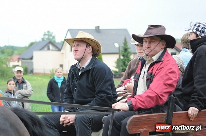 Zdjęcie w galerii na portalu naszraciborz.pl: Brzeska procesja ze świętym Urbanem. Dziękowali za łaski i prosili o urodzaj wiadomości z regionu