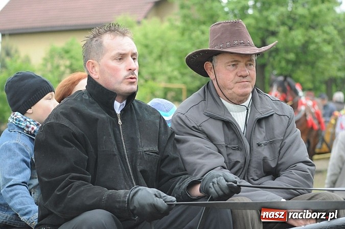 Zdjęcie w galerii na portalu naszraciborz.pl: Brzeska procesja ze świętym Urbanem. Dziękowali za łaski i prosili o urodzaj wiadomości z regionu