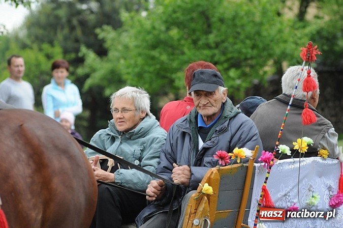 Zdjęcie w galerii na portalu naszraciborz.pl: Brzeska procesja ze świętym Urbanem. Dziękowali za łaski i prosili o urodzaj wiadomości z regionu
