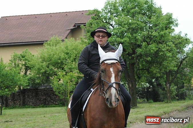 Zdjęcie w galerii na portalu naszraciborz.pl: Brzeska procesja ze świętym Urbanem. Dziękowali za łaski i prosili o urodzaj wiadomości z regionu